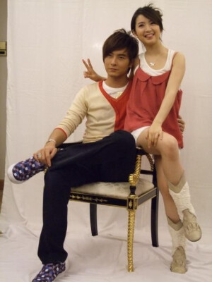 那时候看恶作剧之吻，超爱他们。超想让他们在一起『林依晨 &amp;amp;郑元畅』