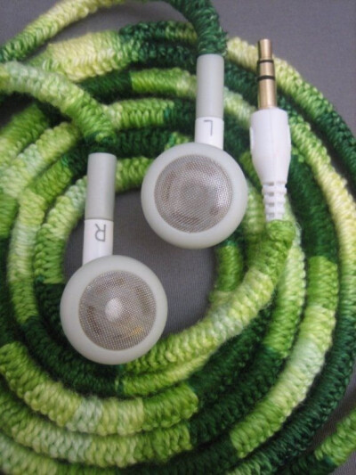 DIY你的耳机绳：和之前平淡无奇的白颜色比起来是不是很特别？