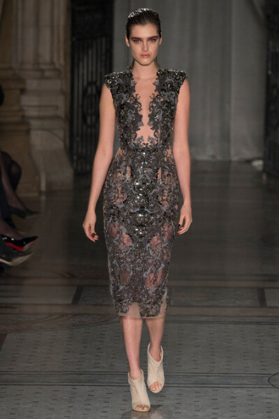 Julien Macdonald FW2014。朱利安·麦克唐纳德2014秋冬高级成衣系列时装秀。