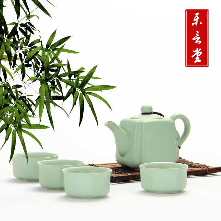 很有韵味的汝窑茶具小组 http://item.taobao.com/item.htm?id=37097035326