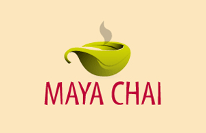 Maya Chai茶壶标识将叶子与蒸汽结合的形式设计，加上圆弧形的壶把。