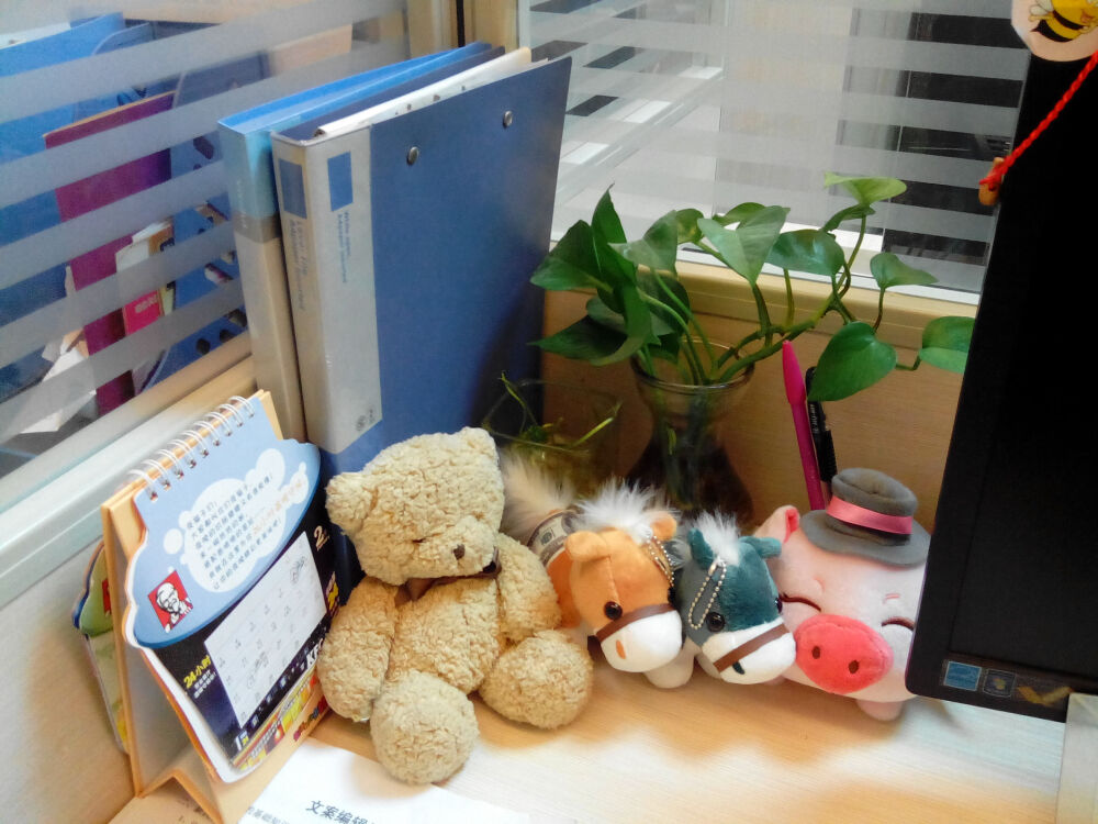 办公桌~啧啧~啧啧啧