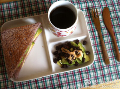 牛油果红豆沙拉+牛油果奶酪三明治