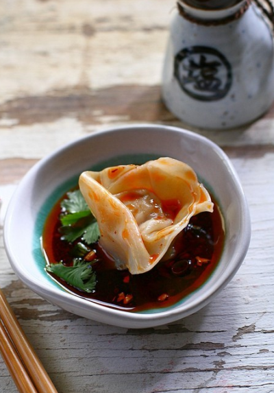 Sichuan Red Oil Wontons (红油抄手)