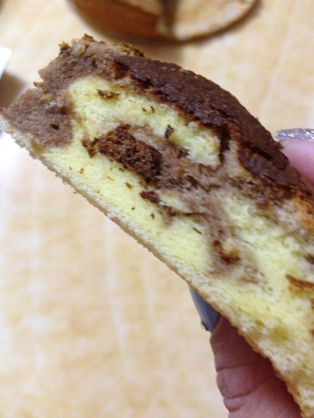 尝试了加入巧克力的蛋糕，一样好吃.