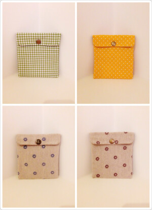 简单的布包 放些小杂物或是卫生巾 尺寸12*12cm