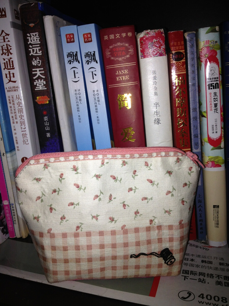 bu一样* 他们是让我得意的孩子，如果你拥有它请爱惜他们！thank you 因为他们独一无二。 制作中，缝拉链走了弯路，我知道我可以做得很好，能解决的都不是问题，送给男票另一个朋友。bu一样*