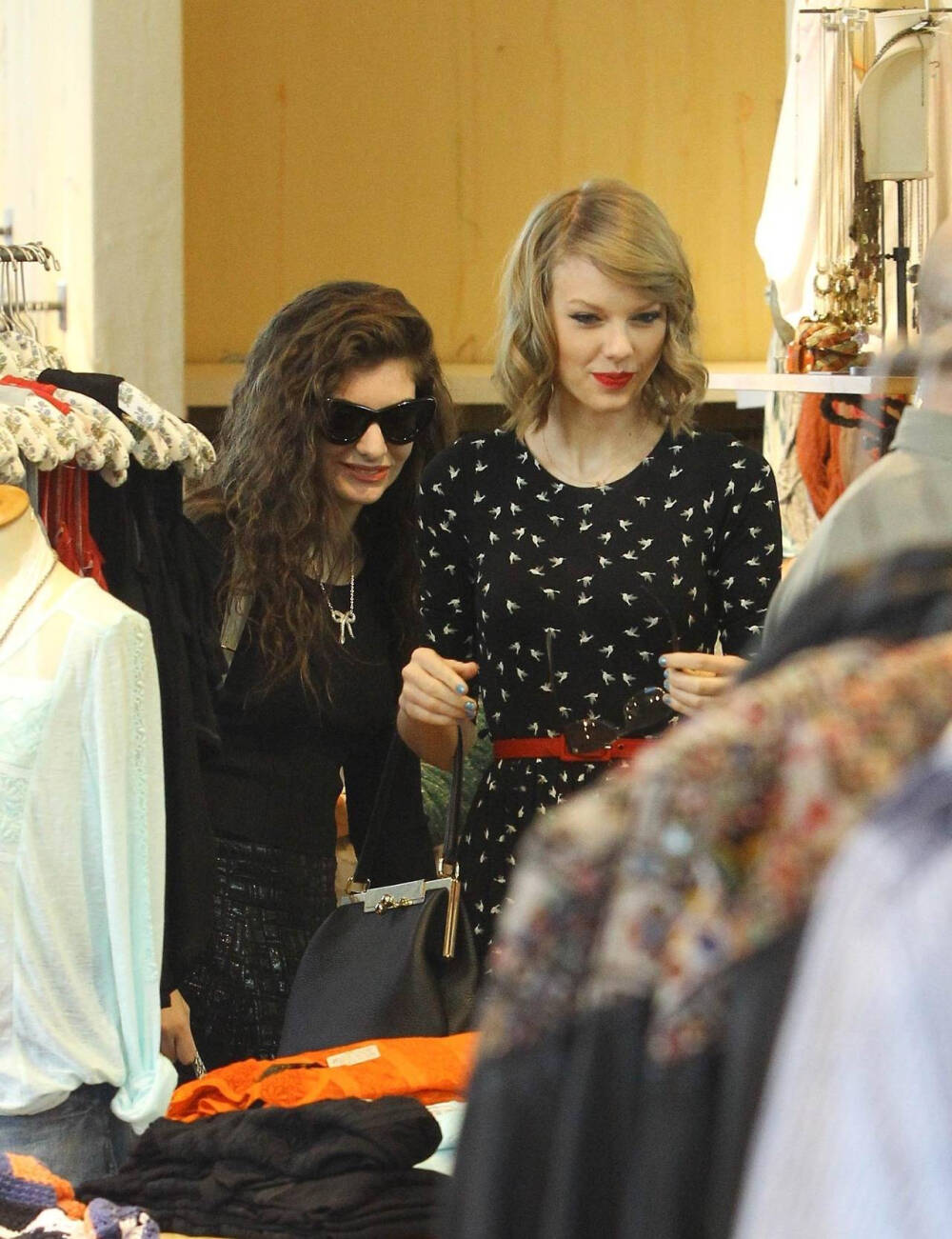 taylorand新晋闺蜜lorde一同shopping街拍140223