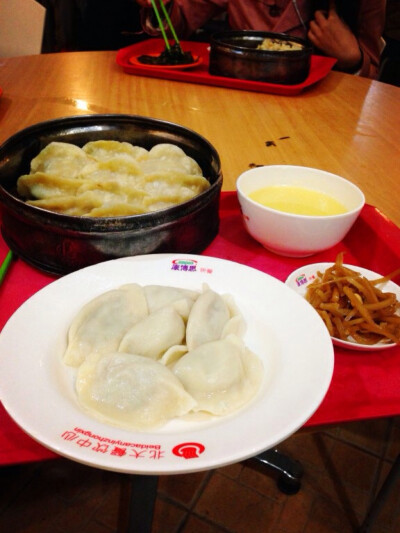 @康博思饺子馆 蒸饺，三鲜水饺，小米粥¥5