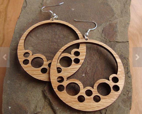 Sustainable Wooden Hook Earrings - Bubble Hoops - in Oak 木制耳环 橡木 红枫叶#手工# #木雕# #原创# #首饰#