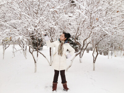 多希望我还是那个在雪中傲娇的姑娘