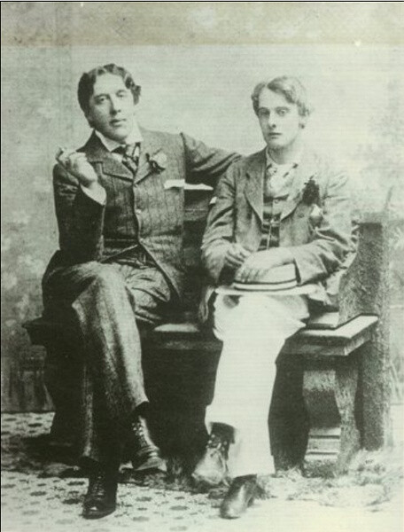 奥斯卡·王尔德（Oscar Wilde，1854~1900）和阿尔弗莱德·道格拉斯（Lord Alfred Douglas）， 王尔德暱称他为“波西”（Bosie）。1895年5月25日因于波西交往，被判入狱。《王尔德 Wilde 》里讲述的就是这两个人，裘德·洛 Jude Law 饰演阿尔弗莱德·道格拉斯（Lord Alfred Douglas）斯蒂芬·弗雷 Stephen Fry 饰演王尔德