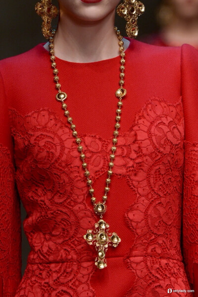 感觉这是一场让我一辈子都忘不了的秀，2013秋冬Dolce&amp;amp;Gabbana，拜占庭帝国皇妃