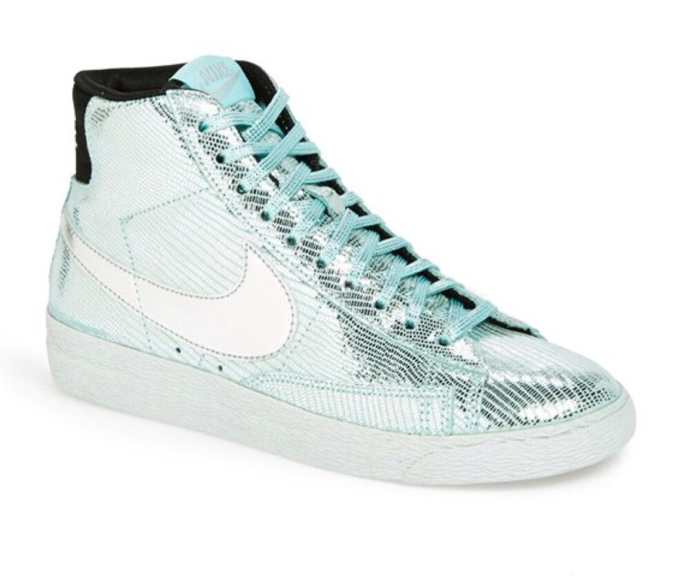 NIKE Blazer Mid