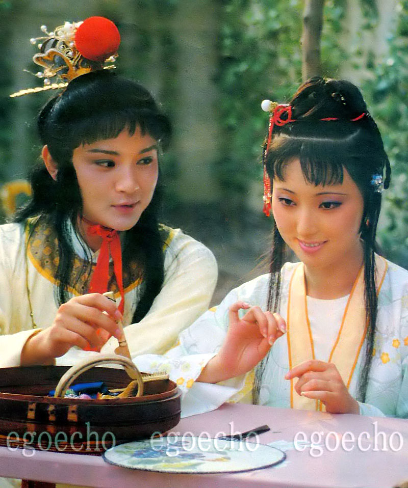 87版电视剧《红楼梦》剧照，宝黛合影。