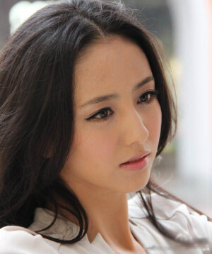 美人温婉  佟丽娅