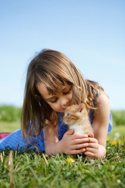 一组超有爱的图片：孩子与小动物