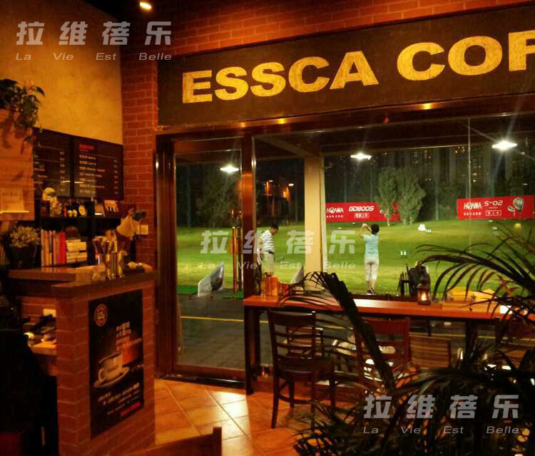 星巴克经典实木桌椅 北京ESSCA COFFEE工程案例实景1