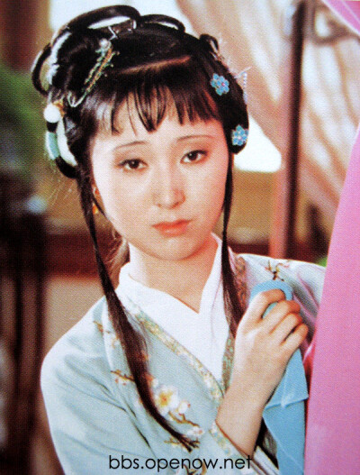 87版电视剧《红楼梦》剧照，陈晓旭饰演林黛玉。