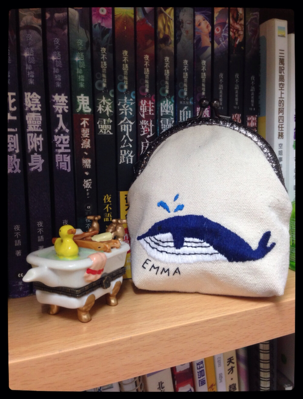 手作口金包，刺繡鯨魚