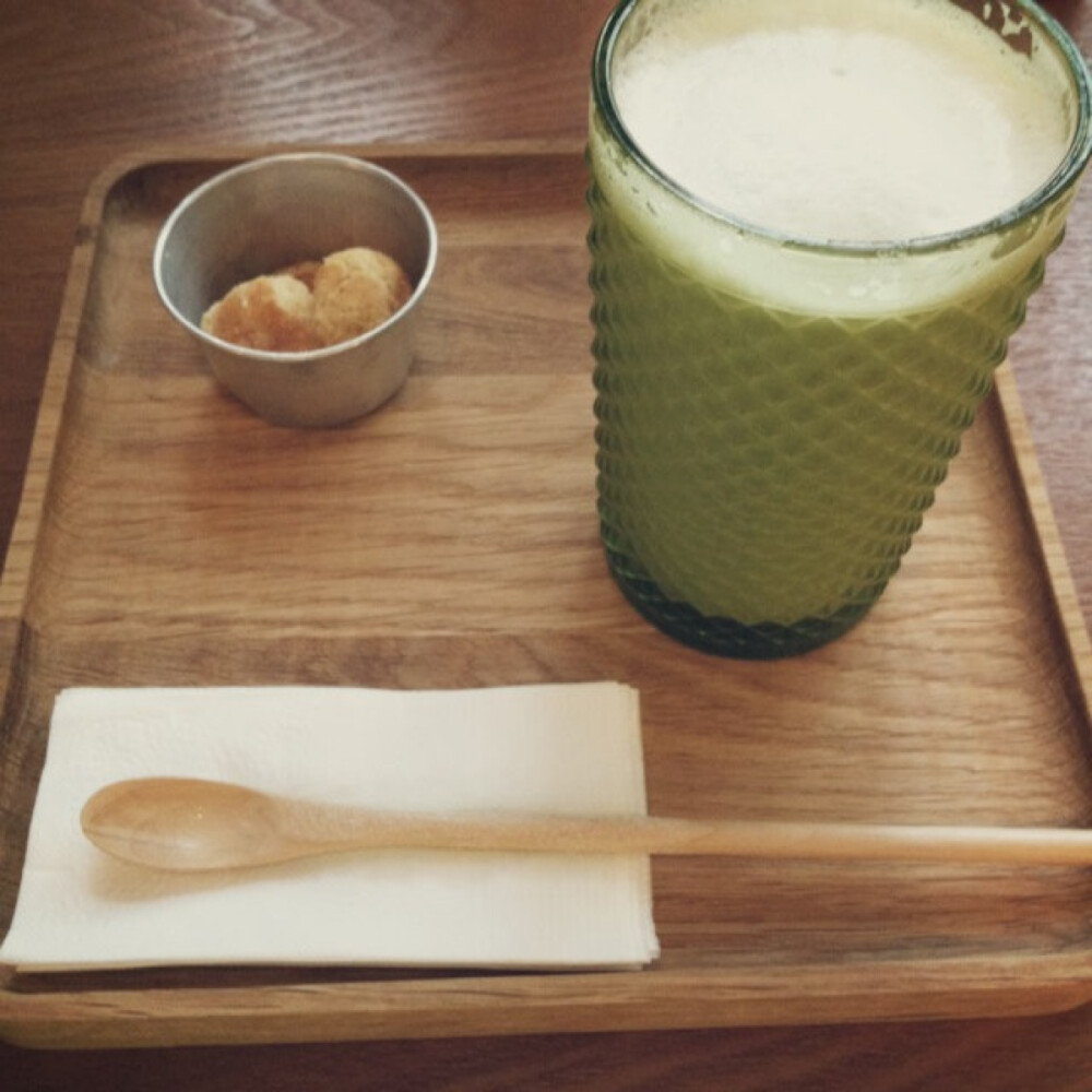 抹茶冰拿铁。有些东西不看味道只看行头哦。