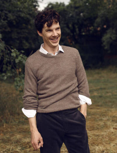 本尼迪克特·康伯巴奇（Benedict Cumberbatch），1976年7月19日出生于英国伦敦，英国演员。2000年，本尼迪克特出演电视剧《心跳》，开始演艺生涯。2004年，他在电视电影《霍金的故事》中饰演史蒂芬·霍金，并因此获得…