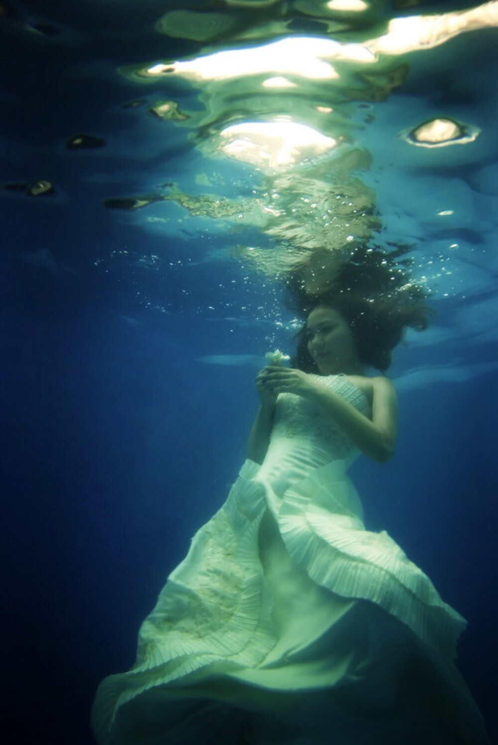 一路上,寂寞是心情的朋友,孤独是灵魂的伴侣.