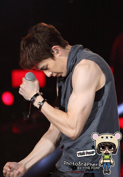 Khunnie ~ 好美的肌肉線條...&amp;gt;_&amp;lt;