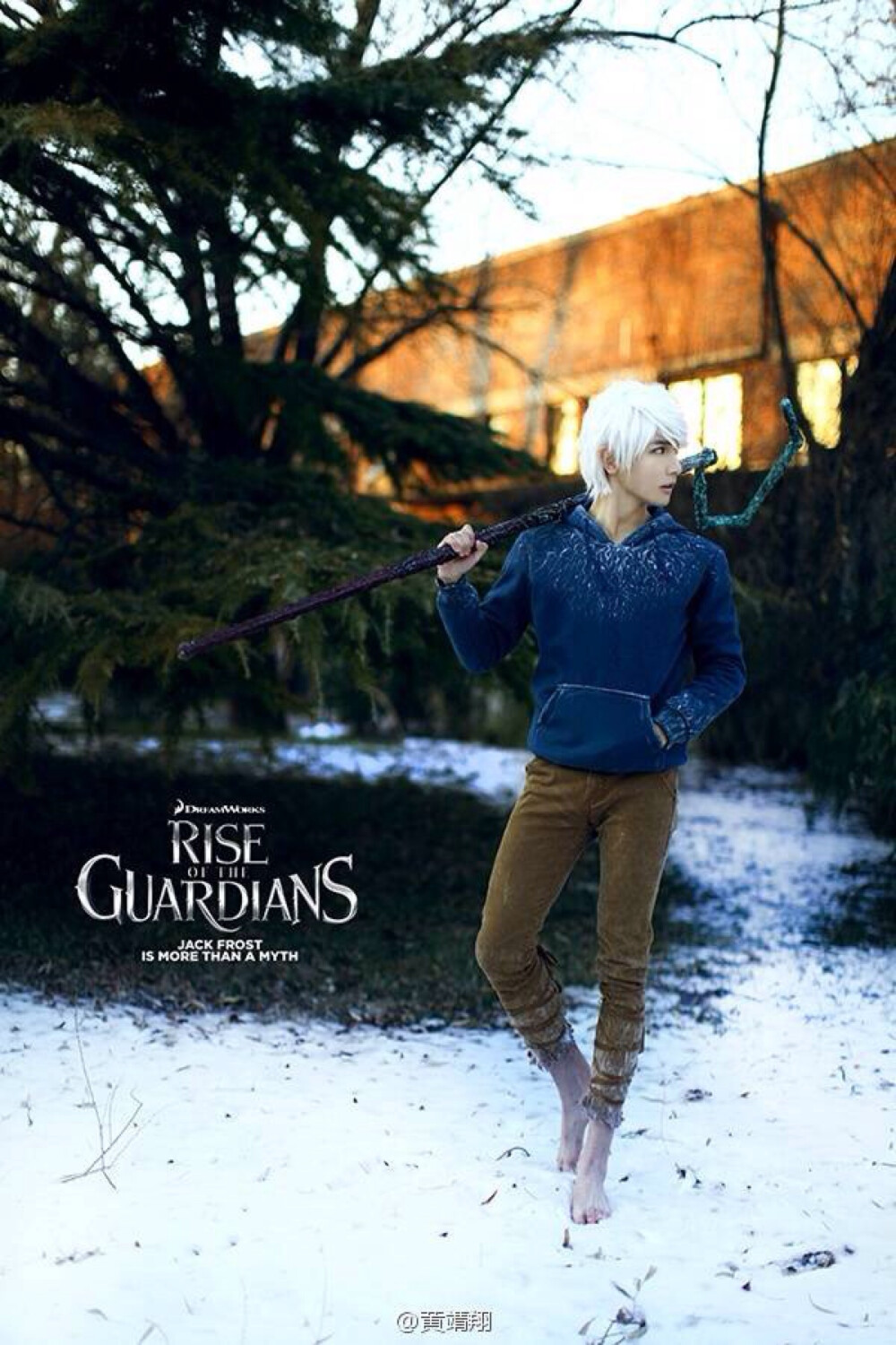 屯图星人来还债了…#Rise of the Guardians# cos -Jack Frost-服装道具/化妆/cn：原po -摄影：@黑猫-妖然 -后期：黑猫 @山人有淞 @谁是校长 一年前拍的图了，对这个角色算是一见钟情，看了电影立刻晋级本命，虽然之前票房不算好，最近看到他被更多人喜欢就很开心&amp;gt;&amp;lt;（ps：求只Elsa公主拉郎配啊！[雪]