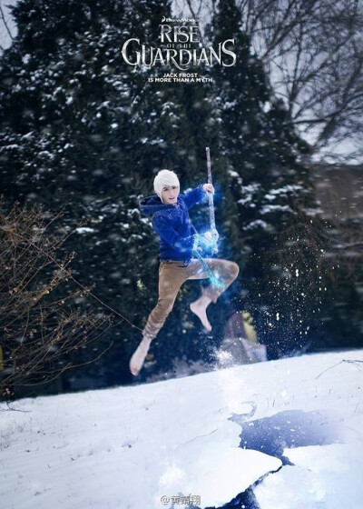 屯图星人来还债了…#Rise of the Guardians# cos -Jack Frost-服装道具/化妆/cn：原po -摄影：@黑猫-妖然 -后期：黑猫 @山人有淞 @谁是校长 一年前拍的图了，对这个角色算是一见钟情，看了电影立刻晋级本命，虽然之…