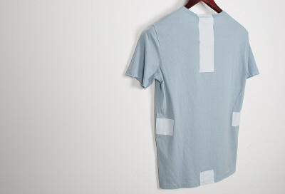 背后十字印花短袖