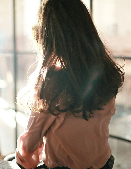 [发型]最近大爱披散的长长卷发。邂逅阳光，待你长发及腰，如此，可好？(16) 曦