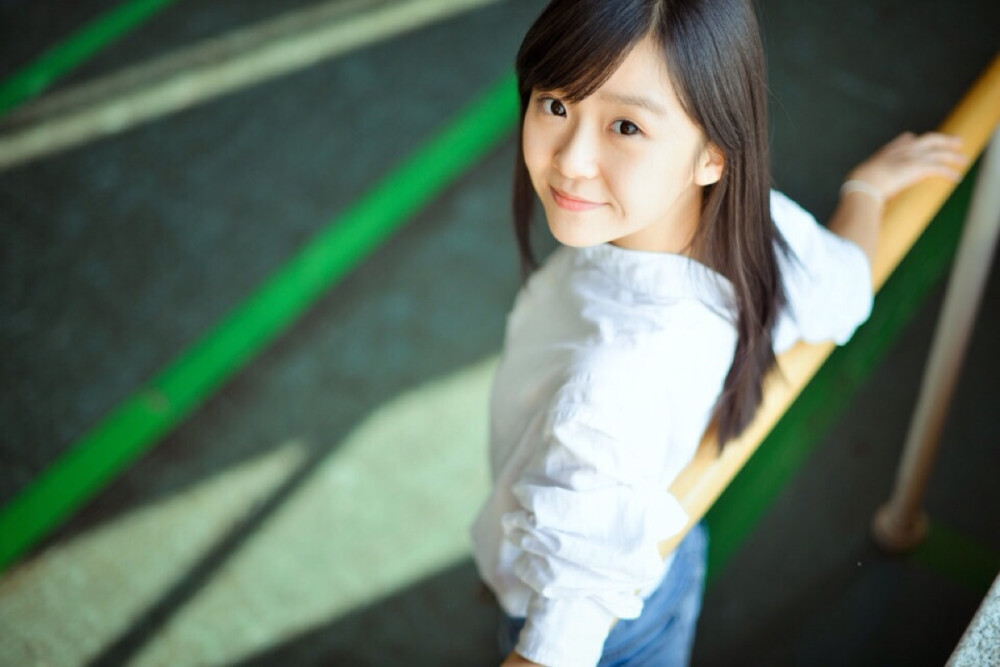 我们终于落幕.彼此不再纠缠. 生活终于归于平淡.我终于明白. 我还是那个喜欢安静的孩子. 我还那个不愿意和别人争抢的孩子。