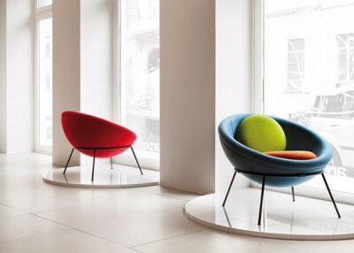 半球形椅子Bowl Chair 由意大利家具品牌 Arper 制作