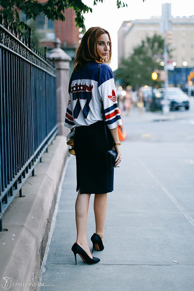  a slouchy Adidas sports jersey + a slick pencil skirt + classic black stilettos 运动衫 + 铅笔裙 + 细高跟 sporty clothing from fashionising.com