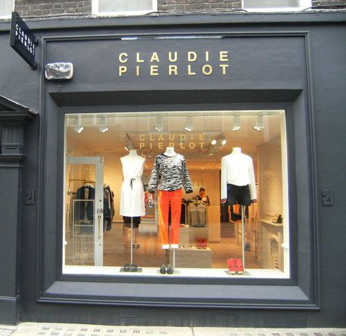 Claudie Pierlot是法国品牌，创立于1983年。服装有相当巴黎风格、剪裁和样式都很好的外套和风衣，他们的短裙和短裤也做得简单精致。Claudie Pierlot的父母是经营钮扣生意的，所以仔细欣赏他们的衣服的扣子，会发现不少惊喜。《来自星星的你》中全智贤扮演的千颂伊有不少衣服来自这个品牌。