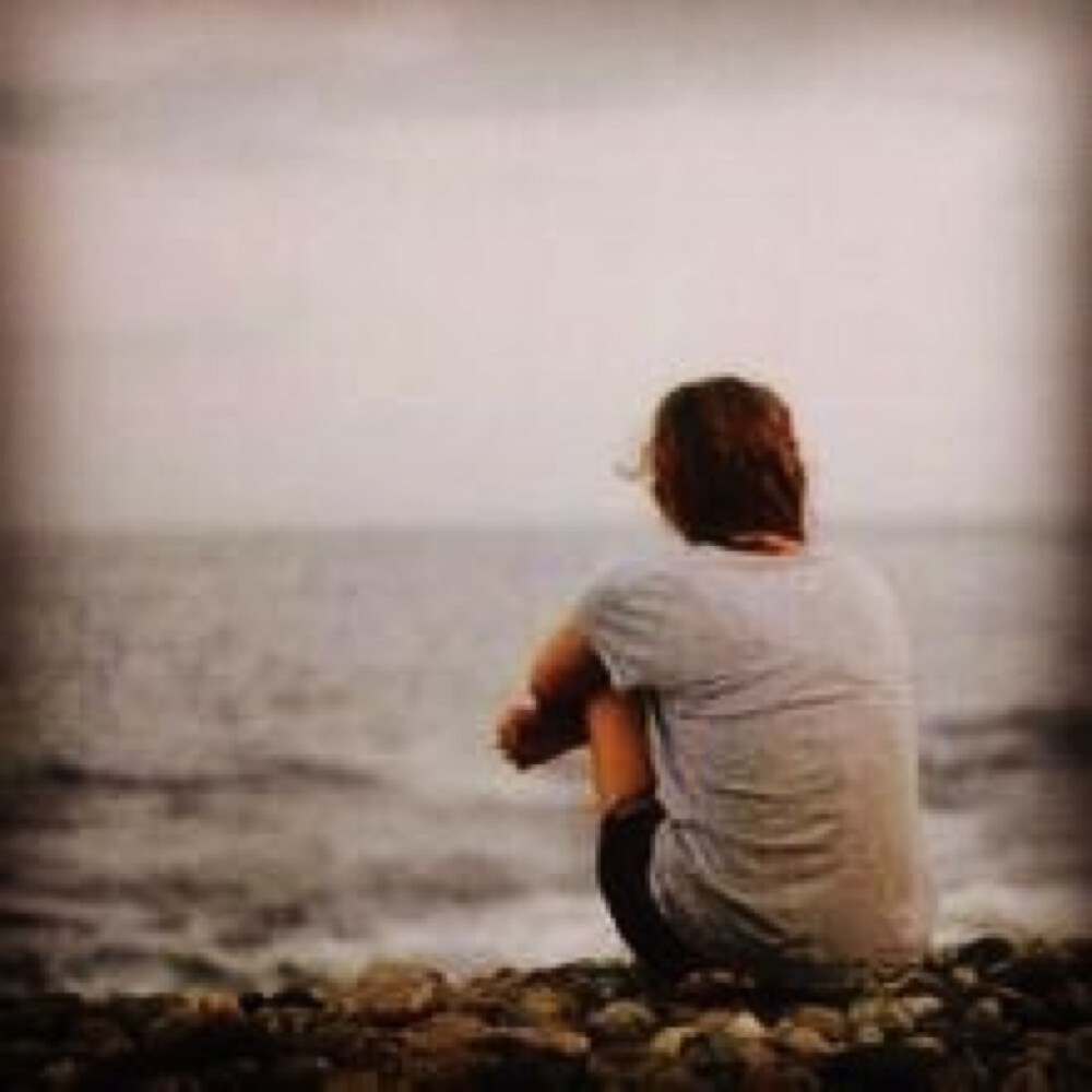 &amp;quot;人总是会犯一个很致命的错误 在夜深人静想某个人的时候 久而久之会觉得他是不是也该在想你 可是他从来没有告诉你 只有肚子饿的人会在夜里想着食物 而食物是不会想着肚子饿的人的&amp;quot;