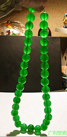  清代 祖母绿色翡翠项链 价值8000万人民币