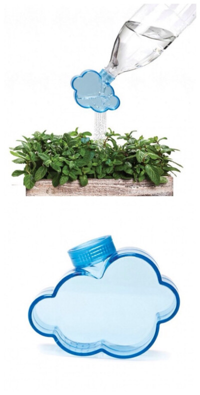 唤雨云由 Peleg Design 工作室设计，它兼容绝大多数的矿泉水或饮料瓶，使用之时将它拧在瓶盖的位置，再将水瓶翻过来挤压，就能为植物们唤来淋淋沥沥的人工雨