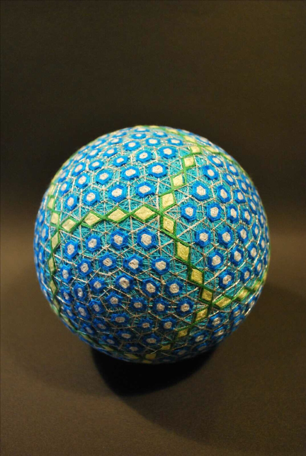 手鞠球(temari)是民间艺术的一种形式,起源于中国,而后成为了一种日本