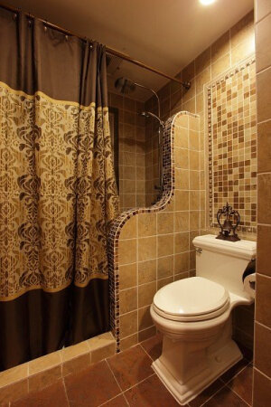 对于卫浴的风格 一直不太好把握 但是淋浴房是绝对想抛弃了 喜欢这种小隔断加浴帘的组合