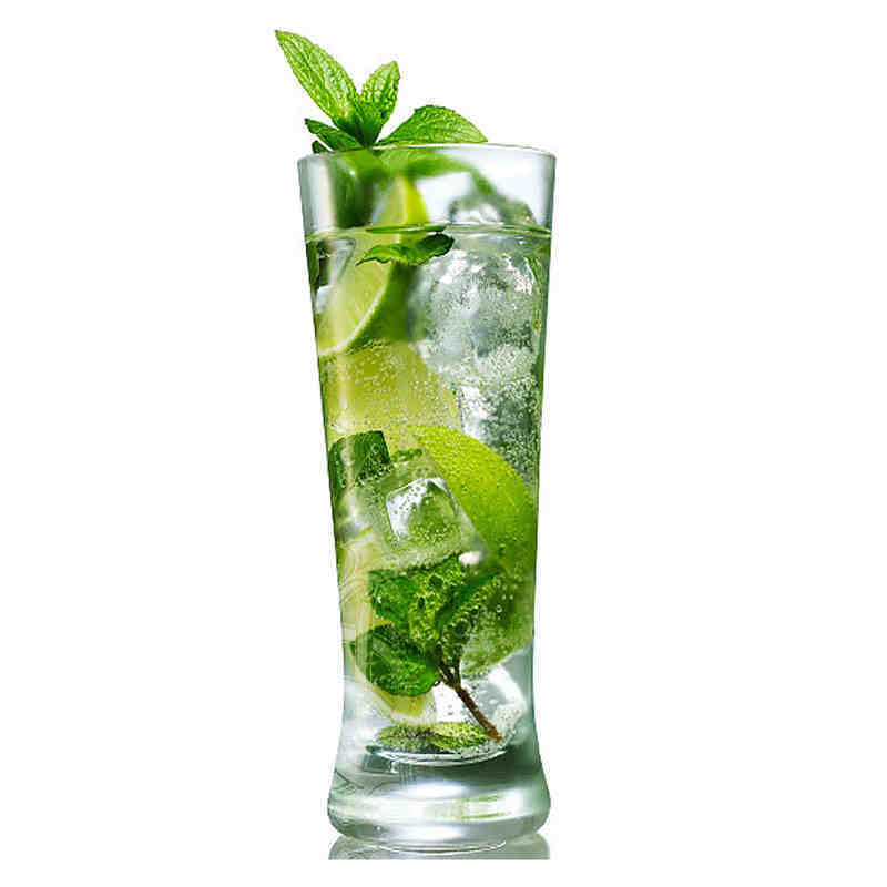 莫吉托（Mojito）是最有名的朗姆调酒之一。起源于古巴。 食材： 新鲜的青柠汁30毫升、新鲜的薄荷叶6－8片、糖浆20毫升、白色朗姆酒60毫升、中型冰块6－8块、苏打水 新鲜薄荷1枝（装饰用） 器皿： 鸡尾酒杯1个、研杵、搅拌长匙、吸管1根 制作过程： 1、把青柠汁、薄荷叶和糖浆放进杯中。 2、用研杵把薄荷叶稍微压挤一下。 3、加入朗姆酒，然后放入冰块至八分满。 4、加一点苏打水进去，用搅拌长匙稍微搅一下（从上往下搅）。 5、放进薄荷枝当装饰，再插入吸管即可。 http://item.taobao.com/item.htm?id=36974545181