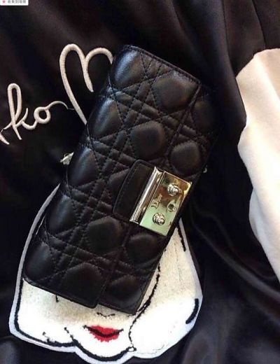 迪家 专柜同款钱包 实用 超多卡位 特能装 里外全皮 好质量不用多介绍 黑色 实拍