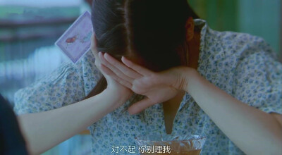 2013.5.《花与爱丽丝》——剧情蛮傻，但看到这里还是心里被触动了。女孩多年前和父亲玩的爱丽丝游戏牌在海边丢失了，在父亲离开的多年后，和朋友一次兴起的海边玩牌时居然重新找到。这一刻拿着当年的牌的长大了的女…