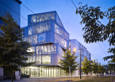 铝板外皮的法国建筑学学校Aluminium-clad building by Marc Mimram