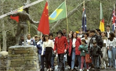 你能不能找到中国国旗？？？你能不能找到迈克尔杰克逊？？？能就说明你是个合格的中国迈亲！！！