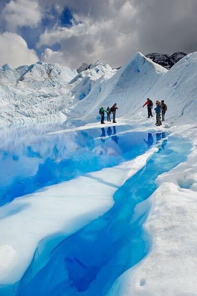 Perito Moreno Glaciar, Los Glaciares National Park, Patagonia, Argentina。阿根廷巴塔哥尼亚罗斯格拉希亚雷斯冰川国家公园莫雷诺冰川，是最出名的冰川，据说是高达3600m，绵延200km，蔚为壮观。