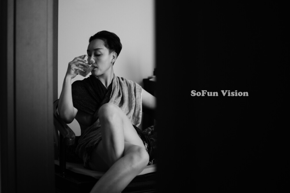 单一麦芽混合着短发 我们用黑白来表达 从此 爱上她 ——by SoFun Vision 策划：焦堂TEAM 摄影师：Sean 摄影助理：小兔 造型师：小雨 化妆师：红 后期：颊现华 模特：格格