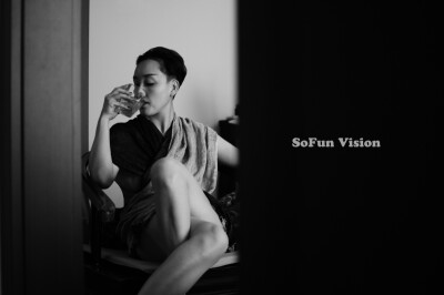 单一麦芽混合着短发 我们用黑白来表达 从此 爱上她 ——by SoFun Vision 策划：焦堂TEAM 摄影师：Sean 摄影助理：小兔 造型师：小雨 化妆师：红 后期：颊现华 模特：格格