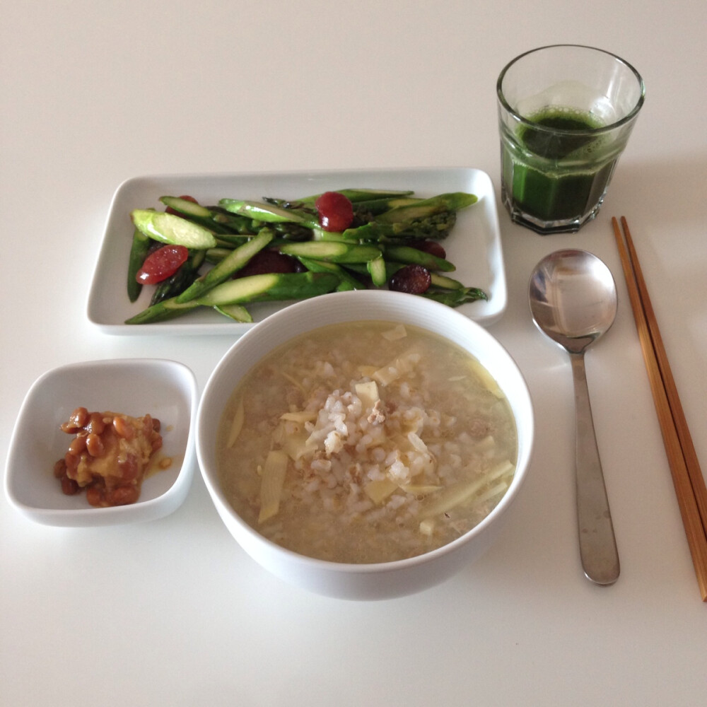 早餐 鸭肉笋粥 芦笋炒腊肠 豆腐乳 青汁